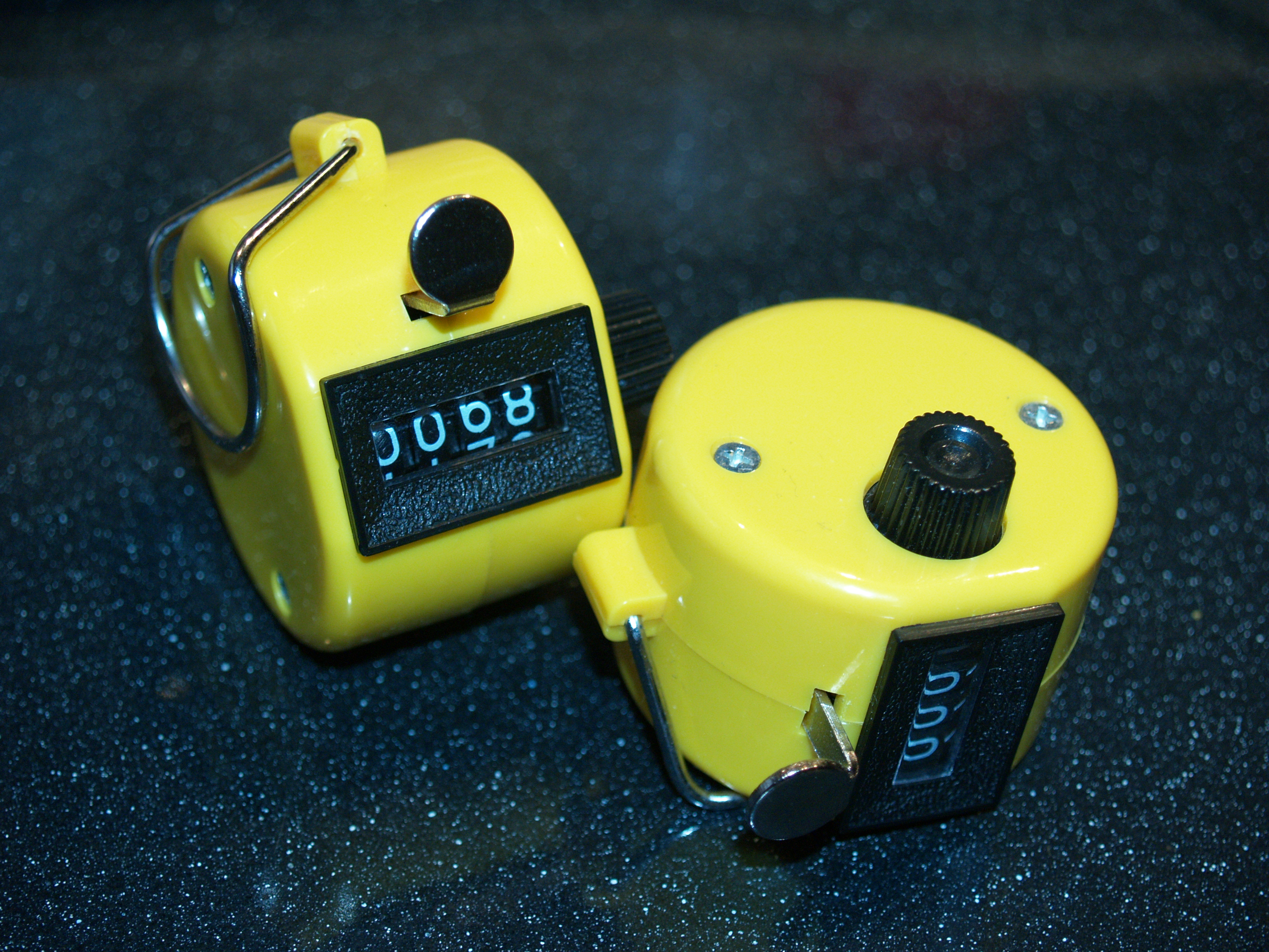 Image of a tally counter. Credit: Wikimedia Commons